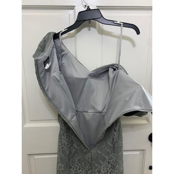 La Femme Dress Size 6 Lace Gown Formal Off The Shoulder Platinum 27982 NWT - Picture 8 of 9